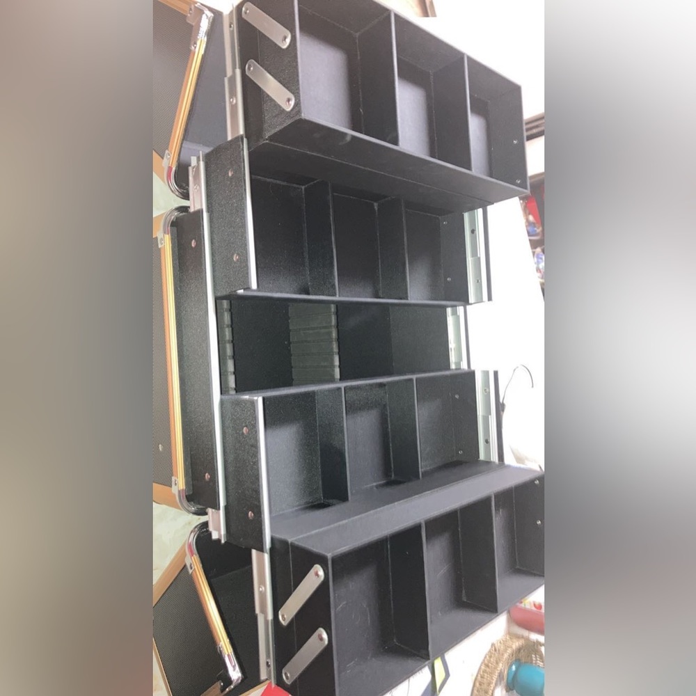 Almost brand new very good condition L’bri professional makeup organizer